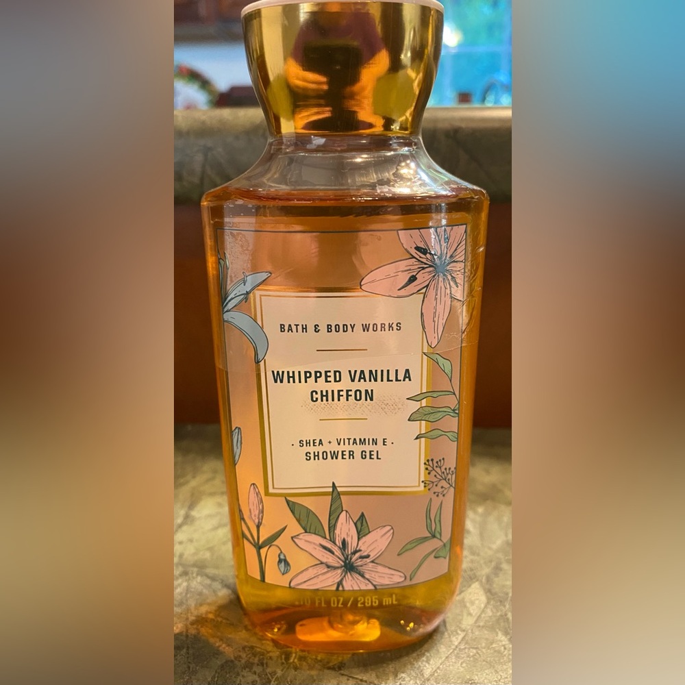 Bath & Body Works Whipped Vanilla Chiffon Shower Gel
